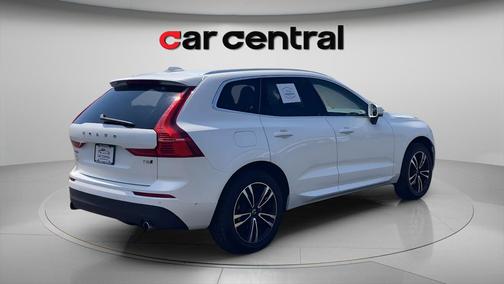 Crystal White Pearl 2019 Volvo XC60 T6 Momentum