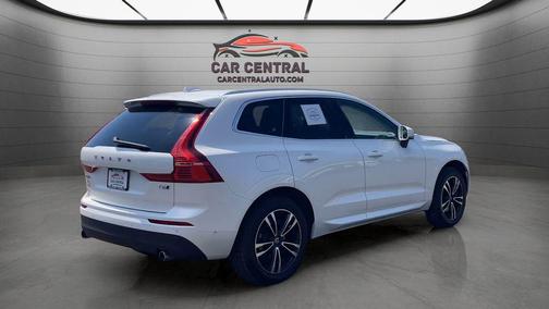 Crystal White Pearl 2019 Volvo XC60 T6 Momentum