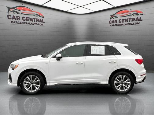 2022 Audi Q3 45 S line Premium