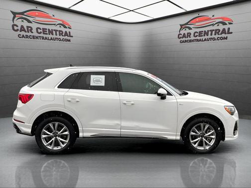 2022 Audi Q3 45 S line Premium