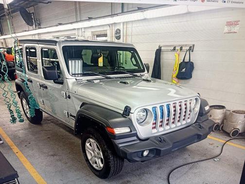Silver Zynith Clearcoat 2022 Jeep Wrangler Unlimited Sport
