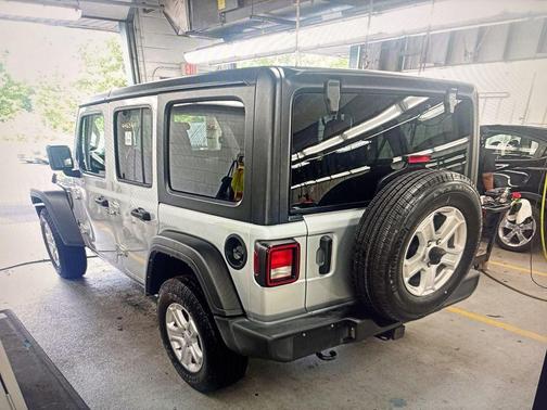 Silver Zynith Clearcoat 2022 Jeep Wrangler Unlimited Sport