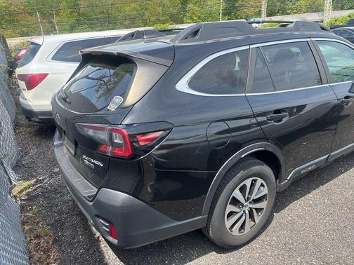 Crystal Black Silica 2021 Subaru Outback Premium