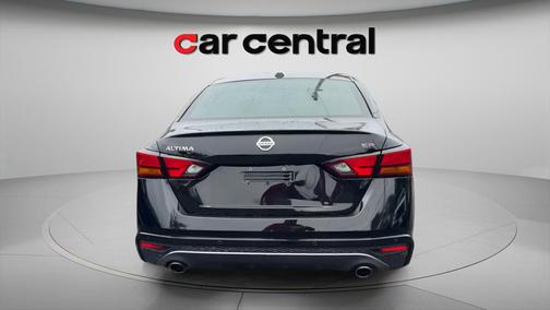 Super Black Clearcoat 2022 Nissan Altima SR FWD