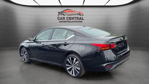 Super Black Clearcoat 2022 Nissan Altima SR FWD