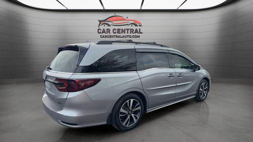 Lunar Silver Metallic 2018 Honda Odyssey Elite