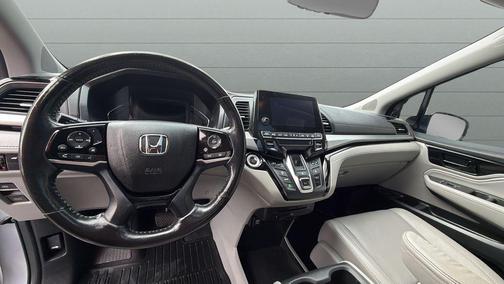 Lunar Silver Metallic 2018 Honda Odyssey Elite