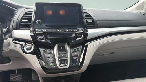 Lunar Silver Metallic 2018 Honda Odyssey Elite