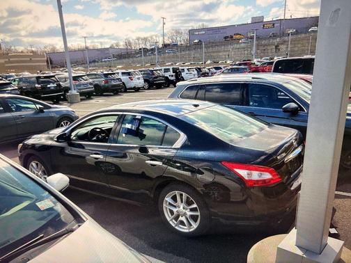 Super Black Metallic 2009 Nissan Maxima 3.5 S