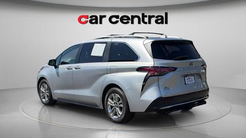 Celestial Silver Metallic 2022 Toyota Sienna Platinum