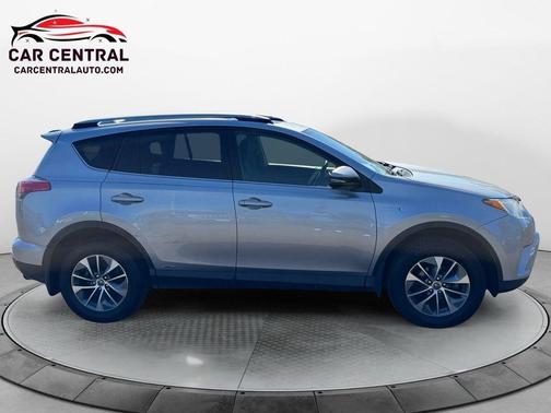 2017 Toyota RAV4 Hybrid XLE