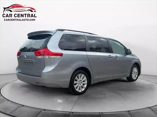 2013 Toyota Sienna XLE