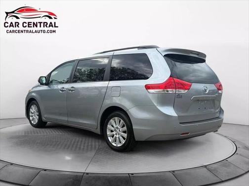 2013 Toyota Sienna XLE