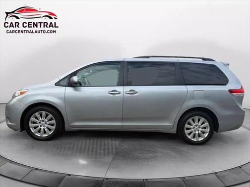 2013 Toyota Sienna XLE