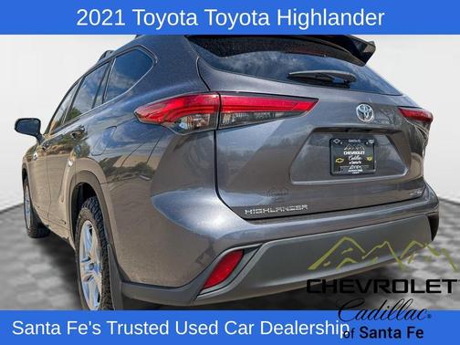 Magnetic Gray Metallic 2021 Toyota Highlander LE