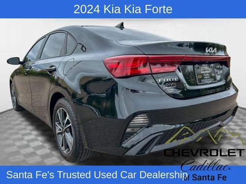 Aurora Black Pearl 2024 Kia Forte LXS