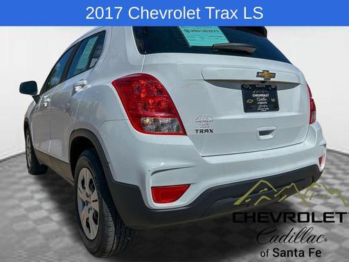 Summit White 2017 Chevrolet Trax LS