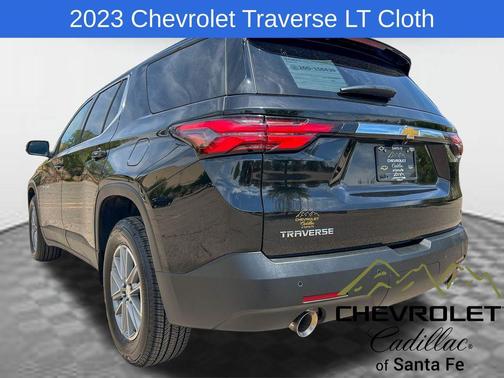 Mosaic Black Metallic 2023 Chevrolet Traverse LT Cloth