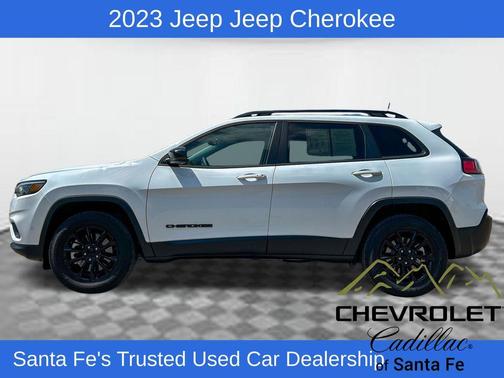 Bright White Clearcoat 2023 Jeep Cherokee Altitude Lux