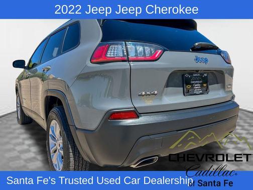 Sting Gray Clearcoat 2022 Jeep Cherokee Latitude Lux