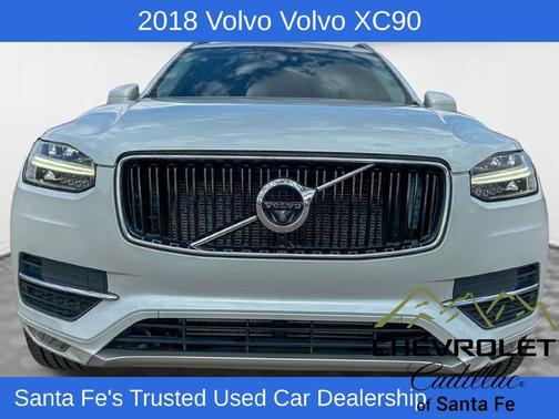 Crystal White 2018 Volvo XC90 T6 Momentum