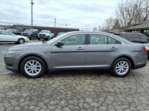 2013 Ford Taurus SE