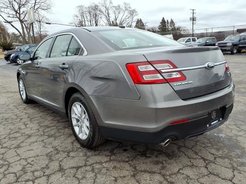 2013 Ford Taurus SE