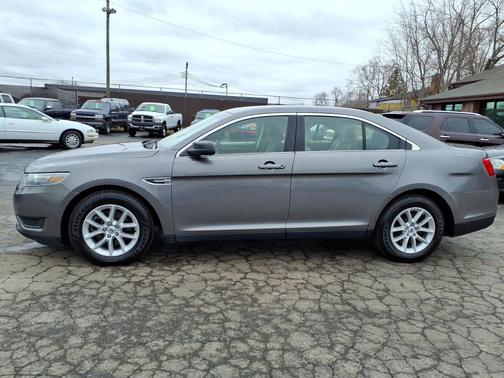 2013 Ford Taurus SE