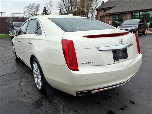 White Diamond Tricoat 2015 Cadillac XTS Luxury