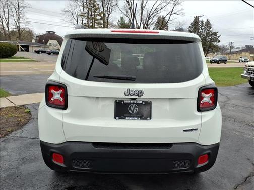 Alpine White 2016 Jeep Renegade Latitude
