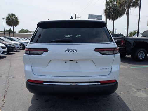 Bright White Clearcoat 2025 Jeep Grand Cherokee L Laredo
