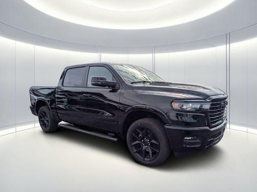 Diamond Black Crystal Pearlcoat 2026 RAM 1500 Laramie