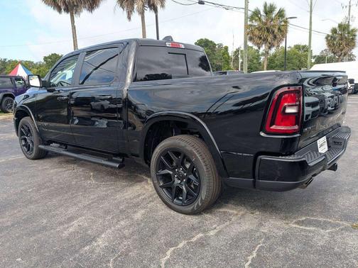 Diamond Black Crystal Pearlcoat 2026 RAM 1500 Laramie