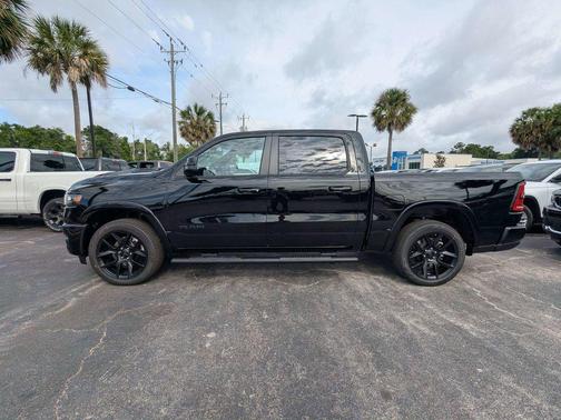Diamond Black Crystal Pearlcoat 2026 RAM 1500 Laramie