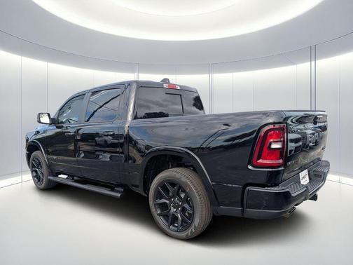 Diamond Black Crystal Pearlcoat 2026 RAM 1500 Laramie