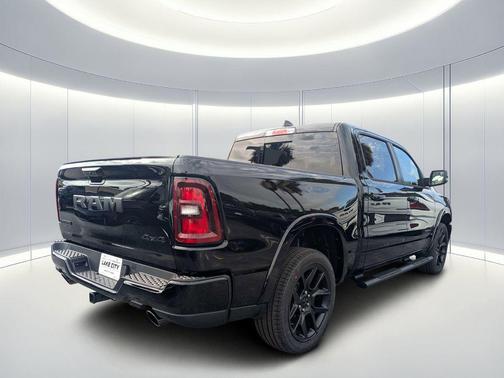 Diamond Black Crystal Pearlcoat 2026 RAM 1500 Laramie