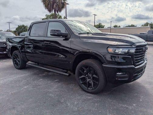 Diamond Black Crystal Pearlcoat 2026 RAM 1500 Laramie