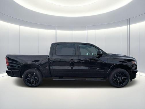 Diamond Black Crystal Pearlcoat 2026 RAM 1500 Laramie