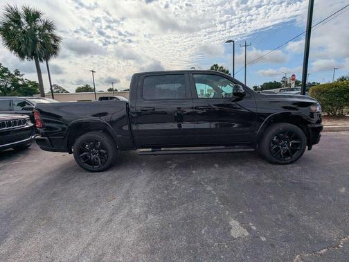 Diamond Black Crystal Pearlcoat 2026 RAM 1500 Laramie