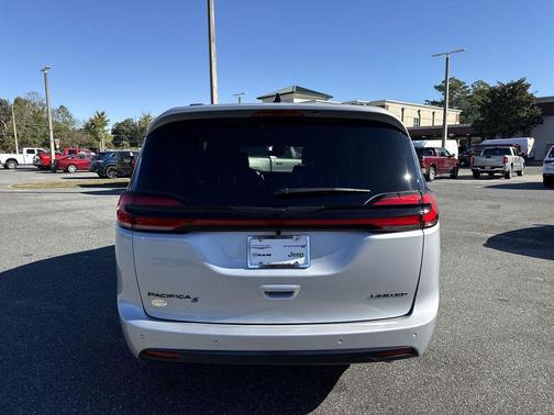 Silver Mist Clearcoat 2026 Chrysler Pacifica Limited