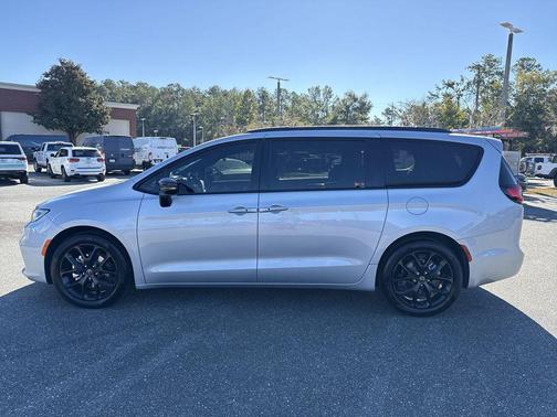Silver Mist Clearcoat 2026 Chrysler Pacifica Limited