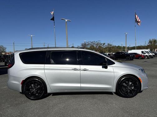 Silver Mist Clearcoat 2026 Chrysler Pacifica Limited