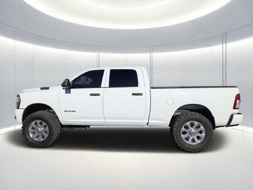 Bright White Clearcoat 2022 RAM 2500 Tradesman Crew Cab 4x4 6'4' Box
