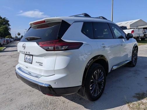 Everest White Pearl Tricoat 2026 Nissan Rogue Platinum