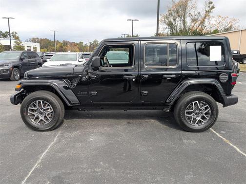 2025 Jeep Wrangler 4-Door Sahara 4x4