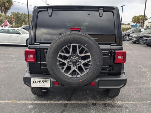 2025 Jeep Wrangler 4-Door Sahara 4x4