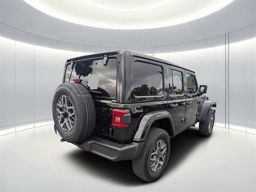 2025 Jeep Wrangler 4-Door Sahara 4x4