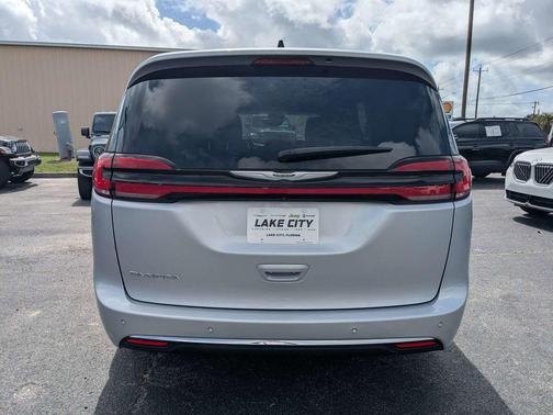 Silver Mist Clearcoat 2023 Chrysler Pacifica Touring L