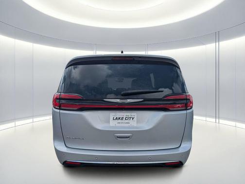 Silver Mist Clearcoat 2023 Chrysler Pacifica Touring L