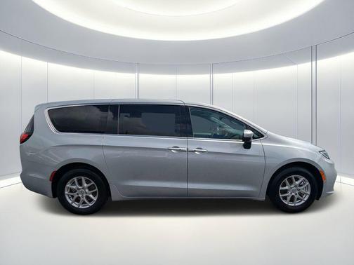 Silver Mist Clearcoat 2023 Chrysler Pacifica Touring L